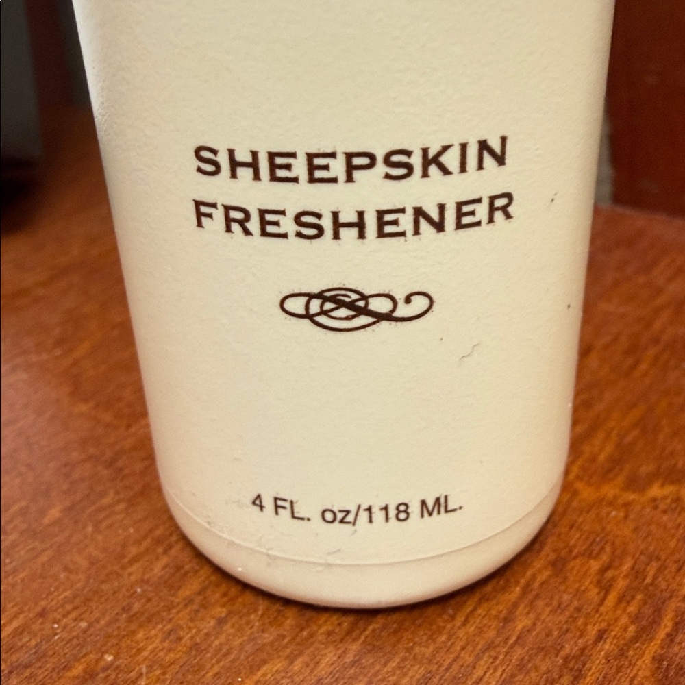 NEW..UGG Sheepskin Care Kit - Cleaning Products… - Picture 4 of 8